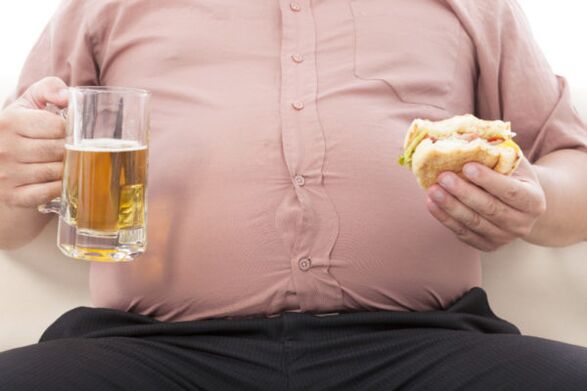 bacaklarda sedef hastalığının nedenleri olarak abur cubur alkolü ve obezite